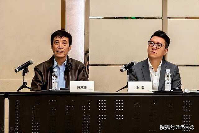 之后，又通过直播方式表演了相声《谁是明星》、科学表演秀《死去活来的鱼》、童声合唱《我相信》等节目